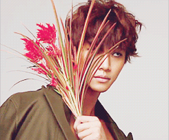 sixpirates:  ∟ Junho is just being his gorgeous self