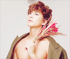 sixpirates:  ∟ Junho is just being his gorgeous self