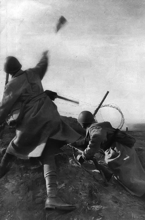 Workers’ and Peasants’ Red Army soldier tossing a RGD-33 hand grenade. 