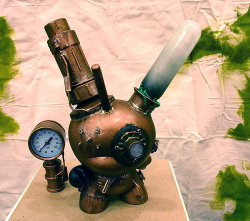 dantwone:  Steampunk bong a must have 