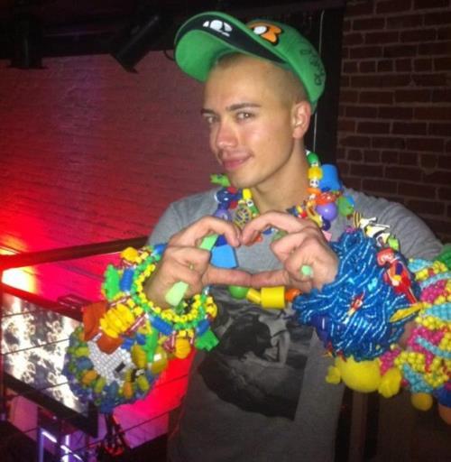 dubsexplicit:  and this is why i love him   forever reblog . fucking cuuuutie.