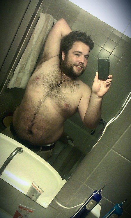 thebeardandthebelly:  Cheesy bathroommirrorpic lol. Come cuddle! 