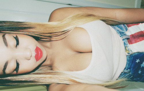 coolstoryh0:  booooobs 