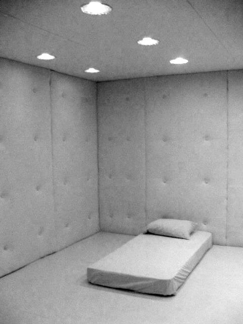 theomanic: Hello MTV and welcome to my crib