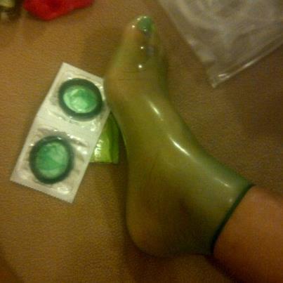 cunningvelociraaptor:
“ Show him this next time he says that condoms are ‘too small’
”