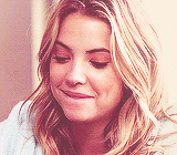 iwasteenwolfes:  Hanna Marin + food 