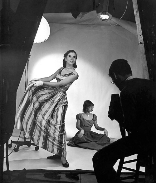 Richard Avedon photographs two models; photo by Nina Leen, c.1950.