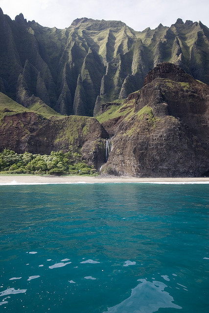 10bullets:  na pali coast 7 by mikev1 on Flickr.