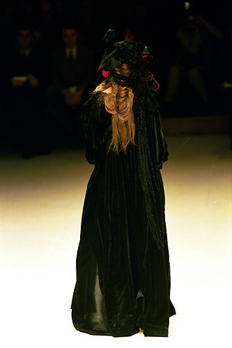darkplumgirl:  yohji yamamoto • winter 1999 