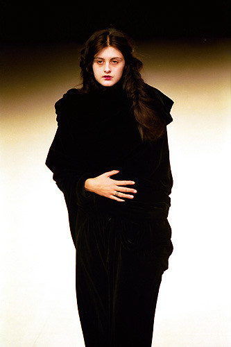 darkplumgirl:  yohji yamamoto • winter 1999 