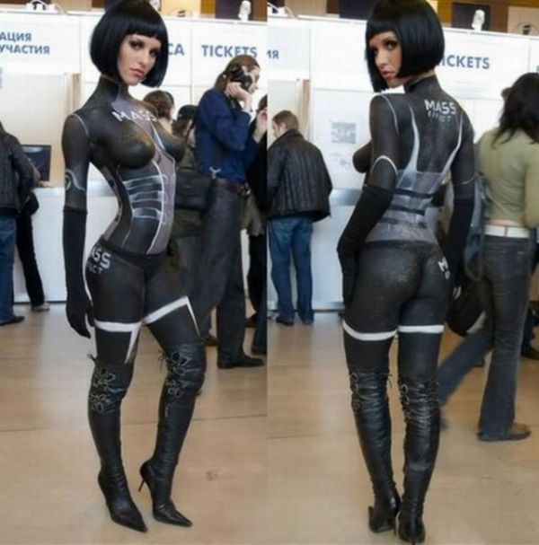 Mass Effect cosplay&hellip;Funny? No&hellip;Hot? Hell yeah!