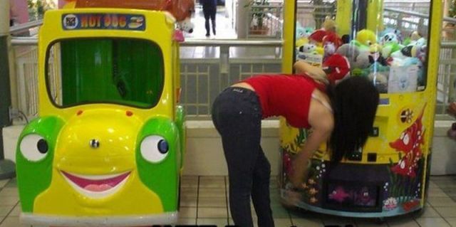 theclearlydope:  Hot Dog Bus: “Dat ass though” 