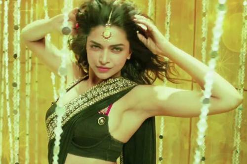 Deepika padukone wardrobe malfunction