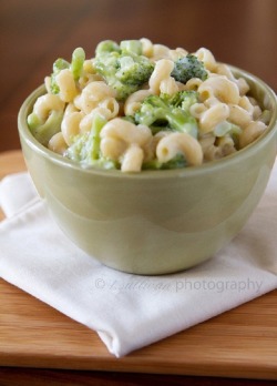 foodie-next-door:  Broccoli and White Cheddar Mac &amp; Cheese. 