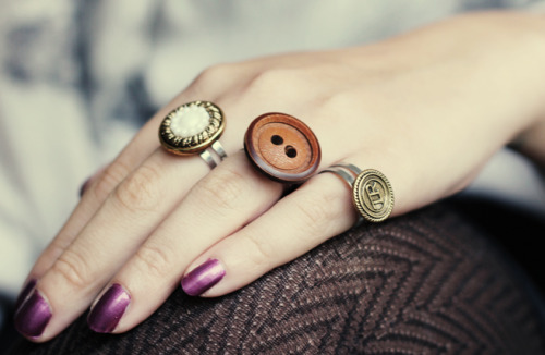 DIY Easy Button Ring Tutorial from Lana Red here. I’ve posted other button ring tutorials but 
