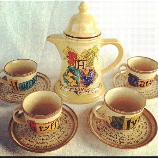 annieelainey:  House warming gift? #harrypotter #tea #teaset #wishlist (Taken with