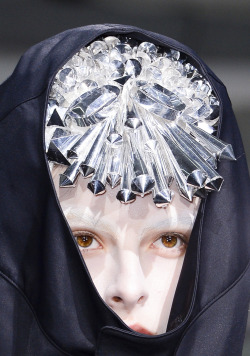 fiammaditd:  Junya Watanabe SS 2013 Headpiece Detail 