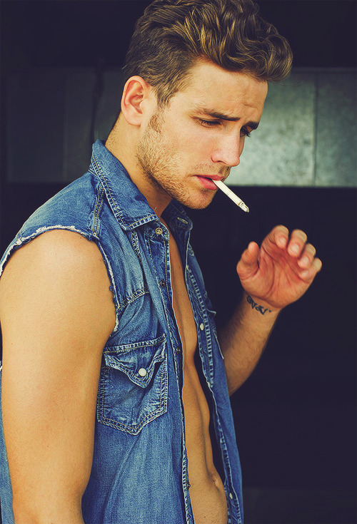 hunkopedia:  Follow Hunk’o’pedia for more hot guys!