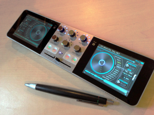 kexxx:  (via 大学の先輩が「開発したからサンプルを送るよ」といって届いたものがヤバかった。。iPhone5を二つ並べたサイズのハイクオリ…