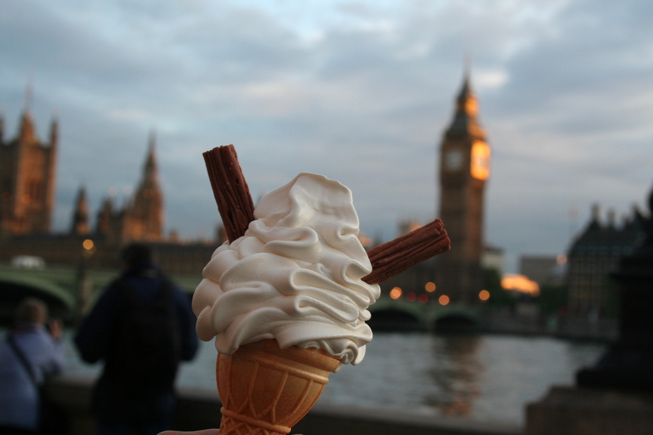 silly-b4nds:   taken by her  