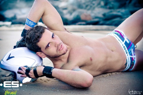 grabyourankles:  Leo Castro