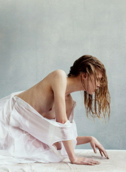 moldavia:  Jenny Sinkaberg in Rodeo Magazine S/S 2011 by Julia Hetta 