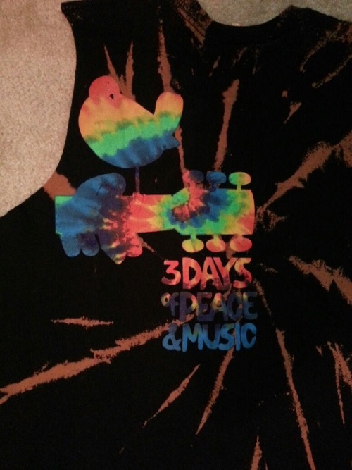 rad-daze:  look at dis cool ish i got 