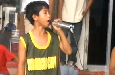 Para tudo! Olha esse menino cantando “I Will Always Love You” da Whitney Houston Arrepiada!