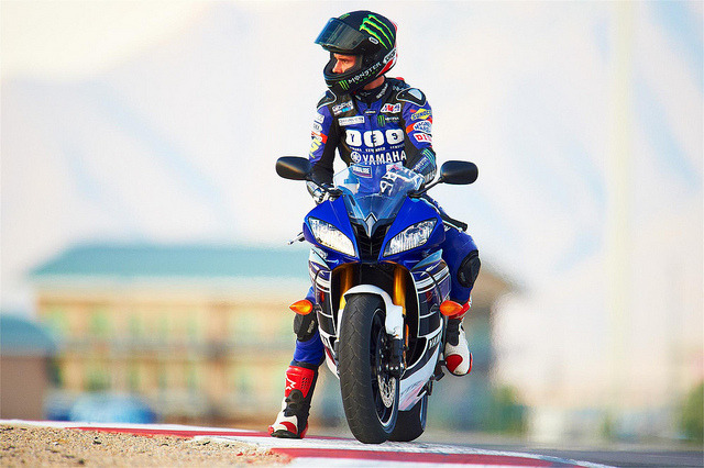 sexfoodbikesetc:  2013-Yamaha-YZF-R6-Blue-and-White-7 by Fast Wheels 411 on Flickr.