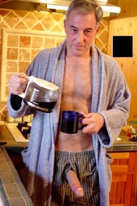 bigjohnmich: sevenbysixlove: Great way to start the day, coffee and a nice hard cock! I love weekend