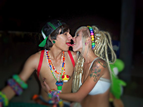 edmlover:  i love you damian &lt;3