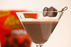 thepartyrehab:  Reese’s Peanut Butter Cup Martini. Ingredients &amp; Measurements: 2 1/2 oz. Reese’s Minis Infused Vodka (Recipe below) 4 oz. Milk 1 tsp Chocolate Syrup 4 mini Reese’s Cups (garnish) Reese’s Peanut Butter Cup Infused Vodka: 6