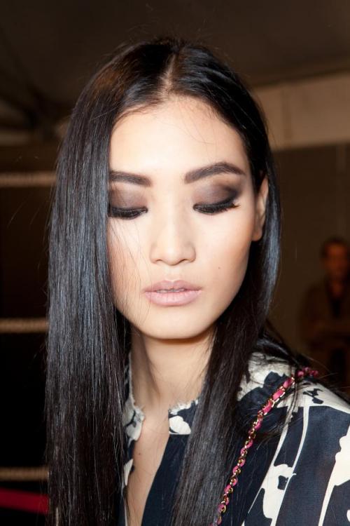journaldelamode:  Backstage Dsquared2 SS 2013, Milan Fashion Week, Lina Zhang 
