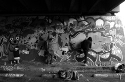 cl0udfill:  graffiti artists in action by: wojofoto 