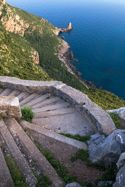 Going down to the beach, near Bejaia, Algeria (by belahsene).