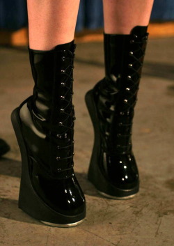 fisksprivatarchiv:  “I haven’t seen a single ponygirl that struggled to run in these boots after they know they have to wear it for the rest of their life.”