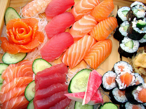 lushfloral:  lulalita:  i dont like sushi but this looks good!     Omg sashimi heaven