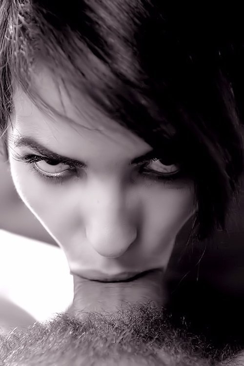 jenparleraisaudiable:  Le regard parle ….🖤