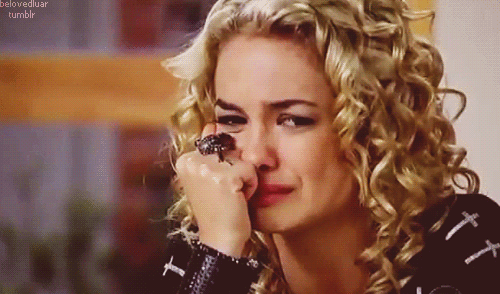 chaymeuarroz:  EU TENTANDO EXPLICAR A MINHA MÃE QUE EU TENHO Q IR PRO SHOW! > 