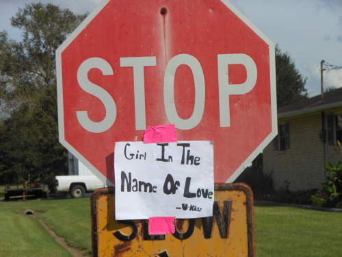 koreanpandabear:So i walked out side the other morning to go to school and this was on the stop sign