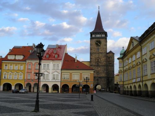 (via Valdicka tower and Wallenstein Sqaure, a photo from Kralovehradecky, Bohemia | TrekEarth)Jicin,