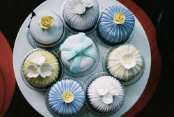 marisais:  little cakes by jaslynr on Flickr. 