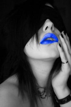 Blue lips on cock. Now that would be hot.
