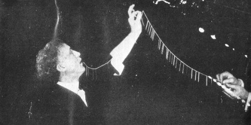 lerenarddenuit:  Harry Houdini - the needle trick