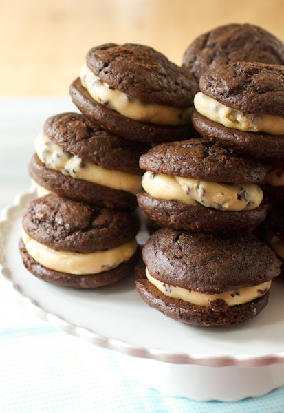 gastrogirl:  cookie dough whoopie pies. 