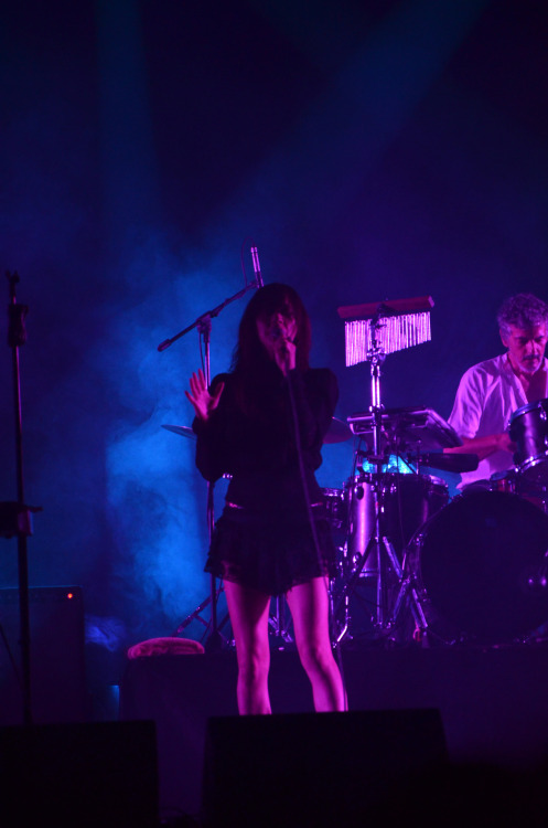 misojosdekaleidoscopio:  Kazu Makino // Blonde Redhead Teatro Sucre // Quito 26.09.2012 