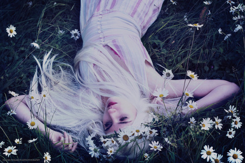 moanarch:adrift in a summer sea.. by .bella. on Flickr.