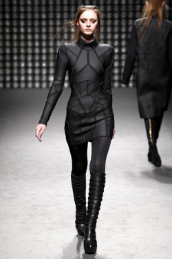 khymeira:  Gareth Pugh A/W 11 