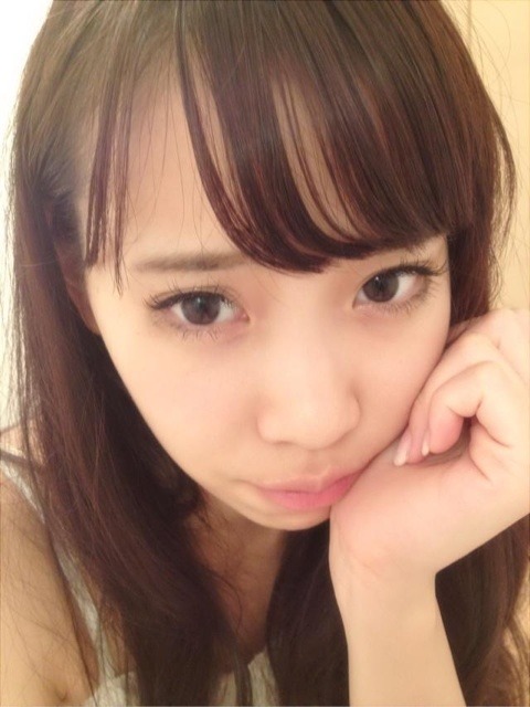 34nancha:  （mariya） ぐー(・ω・)今日暑かったね！ビックリだ。窓開けたら涼しいー自然の力(ヽ´ω`)ぐー最近自撮り多いなにか変わったのわかる？ふふふNGO