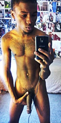 imchillnjustchilln:  good morning…. instagram- daydayjustchilln  kik- DayFnDay  Sexy Black